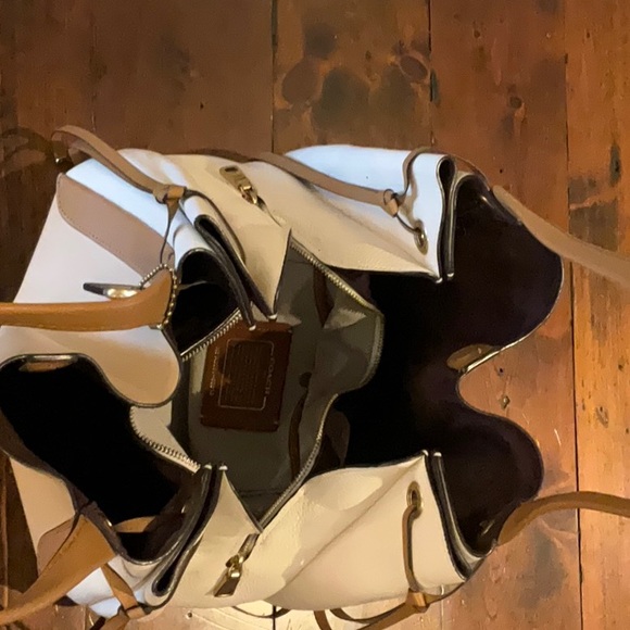 COACH Purse, 3 compartments - Picture 3 of 3